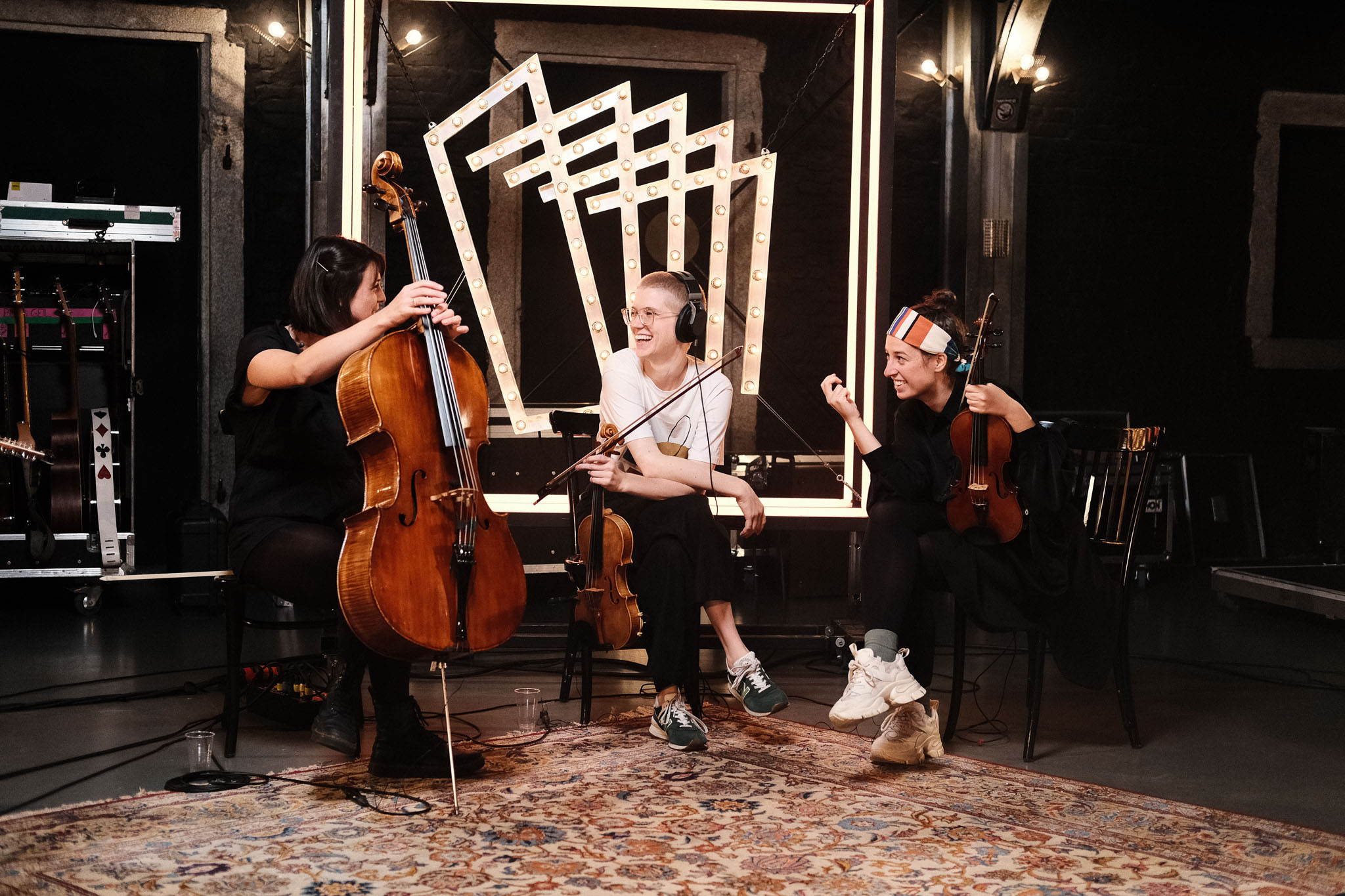 Folkshilfe: Schena Mensch Musikvideo BTS