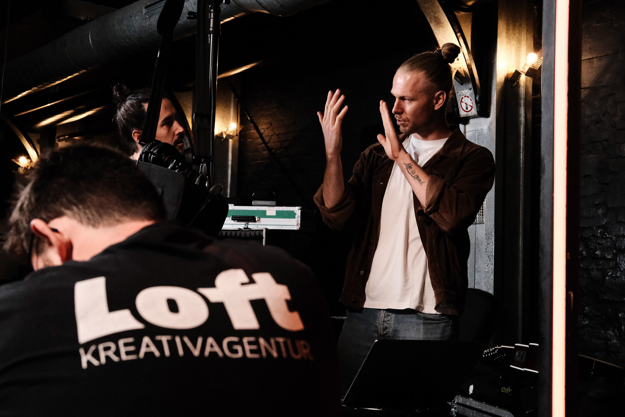 Folkshilfe: Schena Mensch Musikvideo BTS