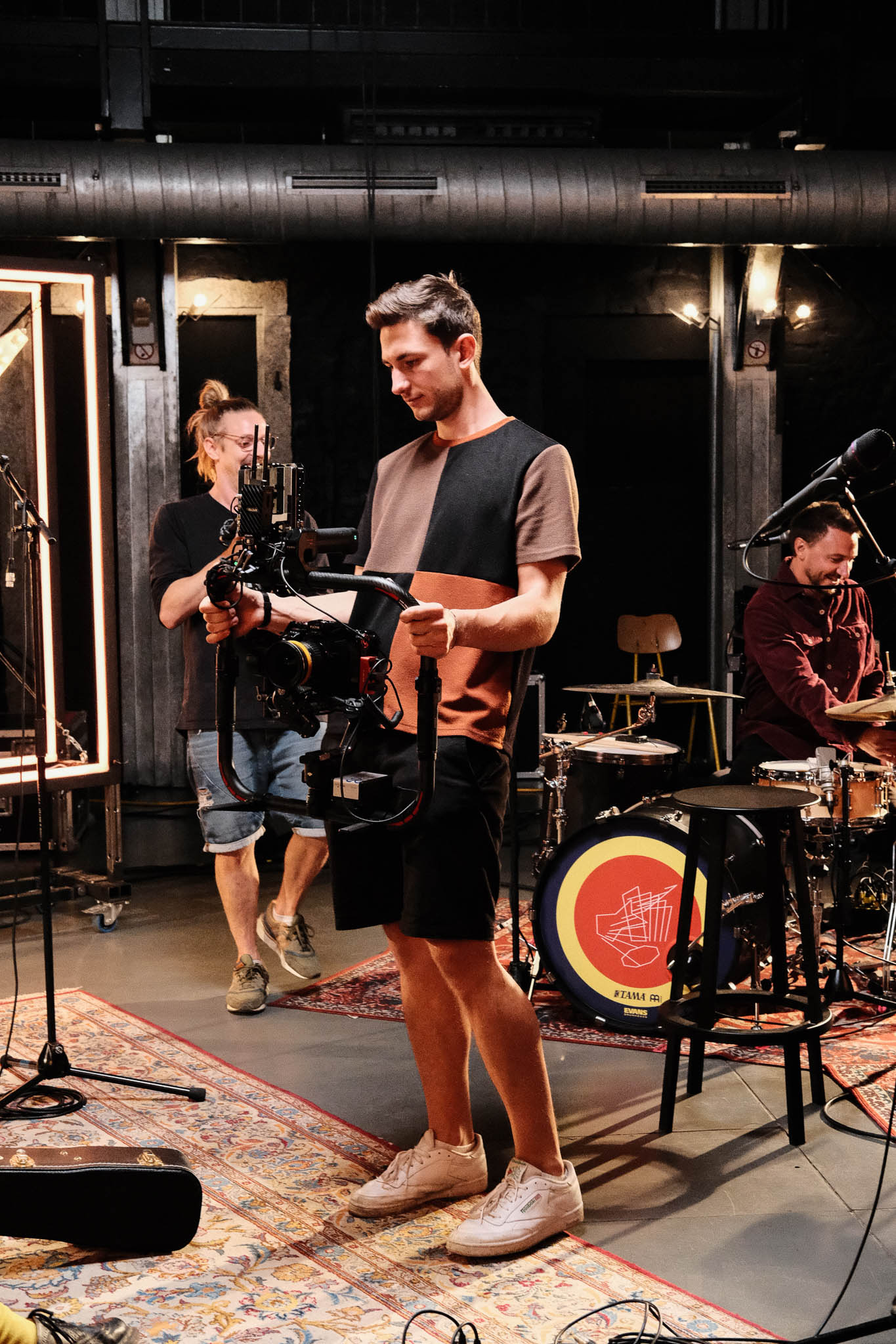 Folkshilfe: Schena Mensch Musikvideo BTS