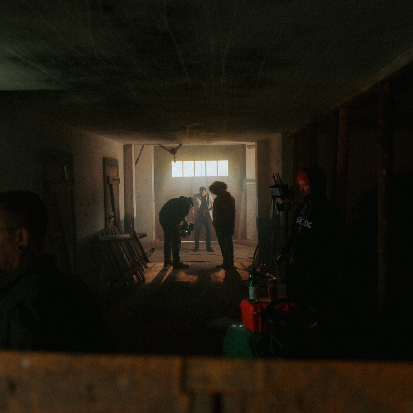 seiler & speer, bts foto, glühbirnen, musikvideo, dreh